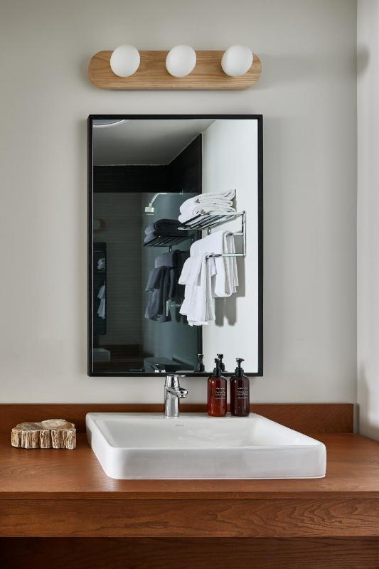 King Room image 4