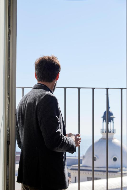 Deluxe Two-Bedroom Apartment with River View image 2