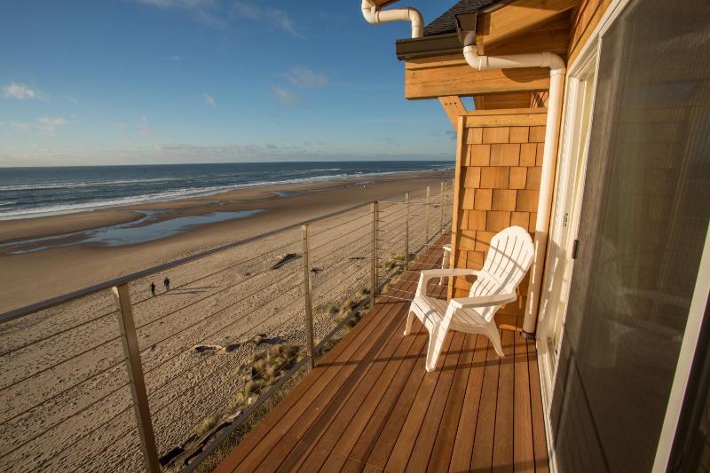 Pelican Shores Inn - image 28