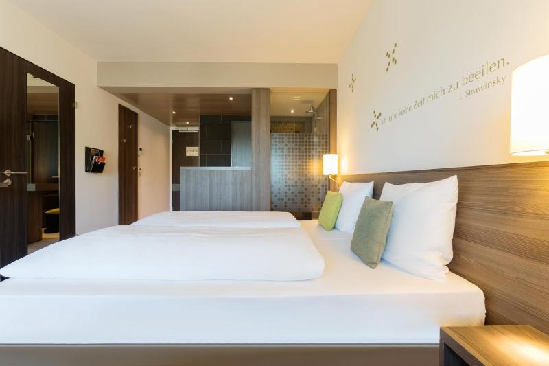 Deluxe Double Room image 4
