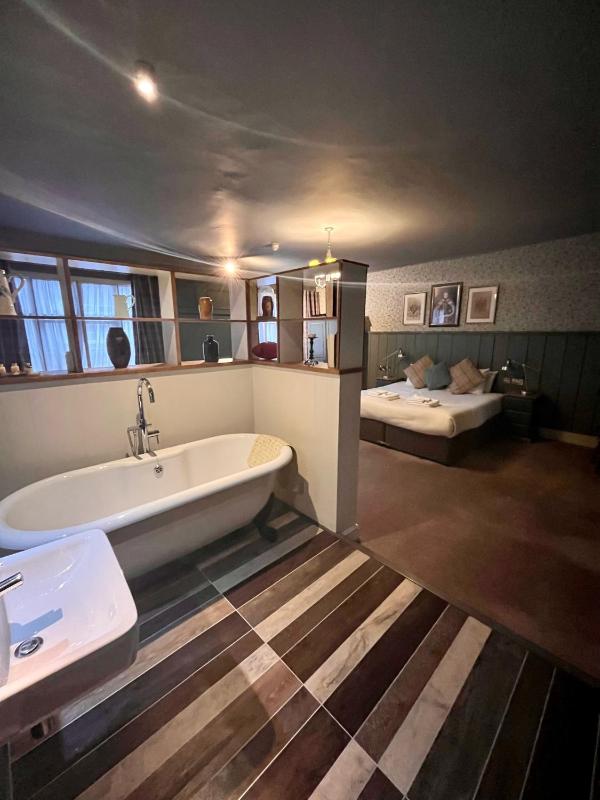 Superior Family Room image 4