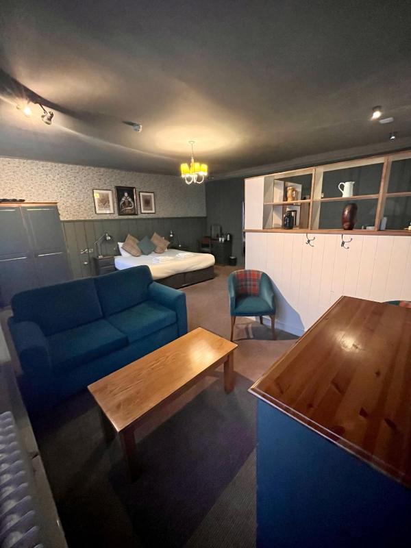 Superior Family Room image 3