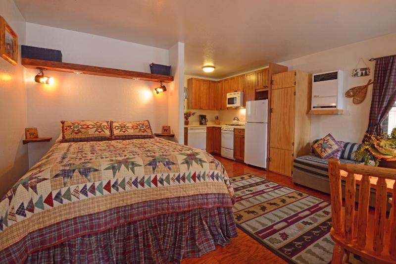 Double Room image 4