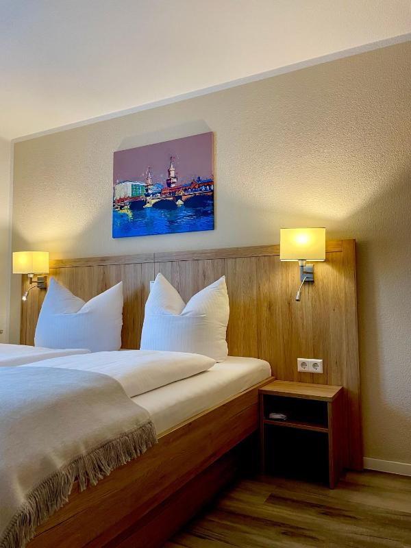 Premium Double Room image 4