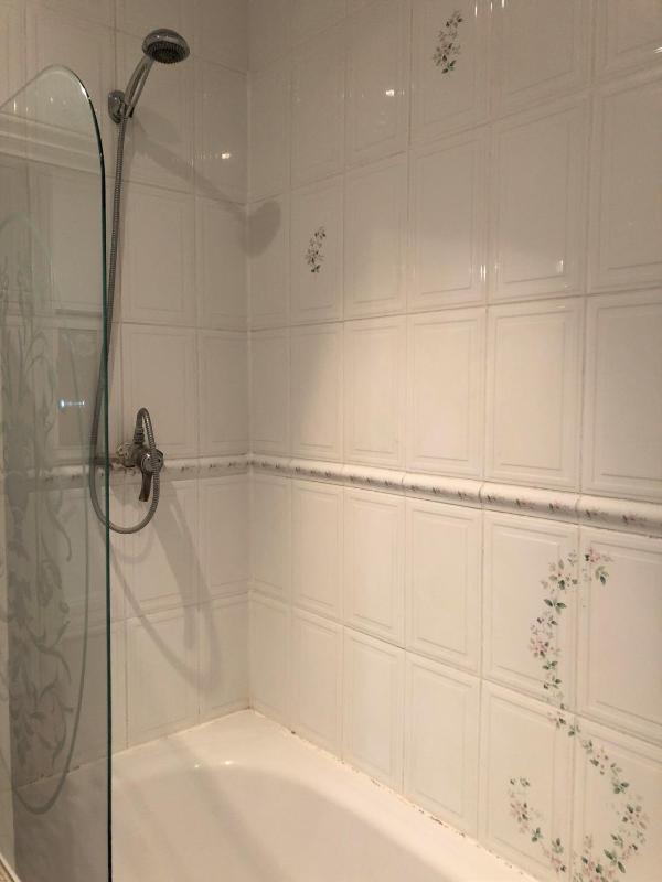 Budget Triple Room in Attic (Shared Bathroom)  image 3
