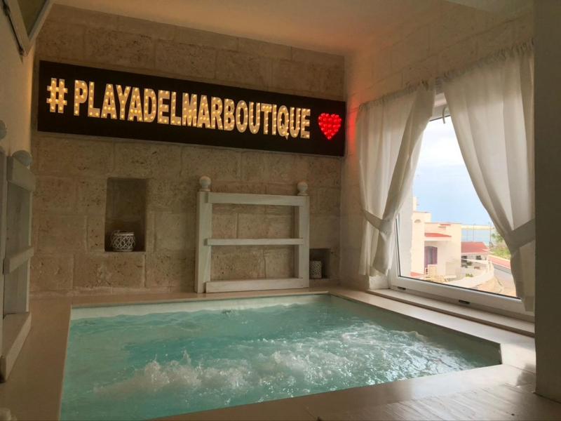 Deluxe Double Room with Balcony and Sea View image 3