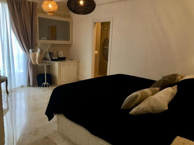 Deluxe Double Room with Balcony and Sea View image 4