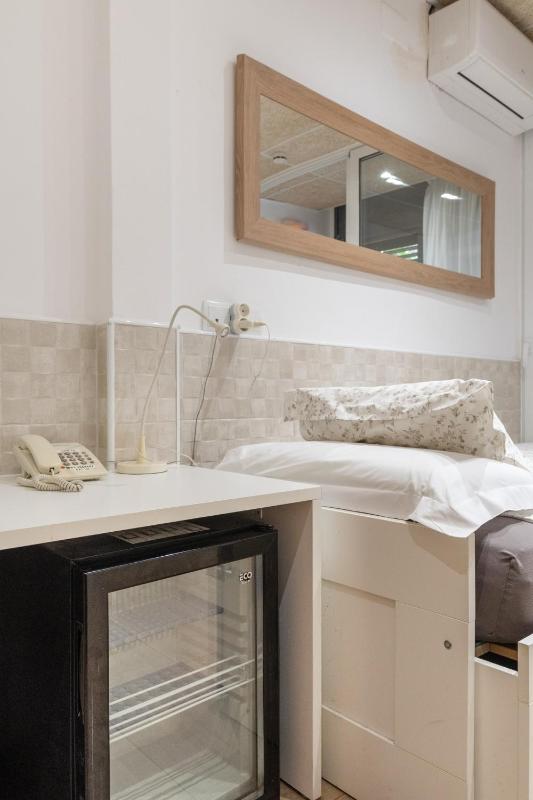 Single Room with Private Bathroom image 4