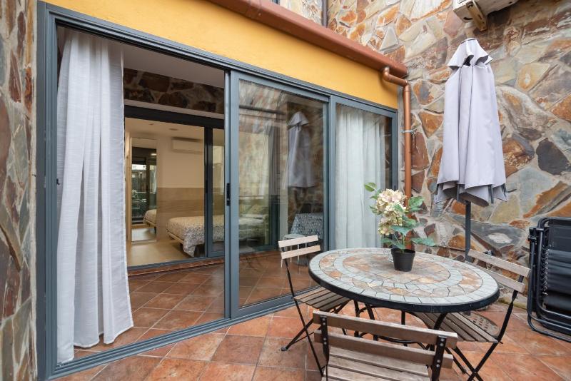 Double Room with Terrace image 4