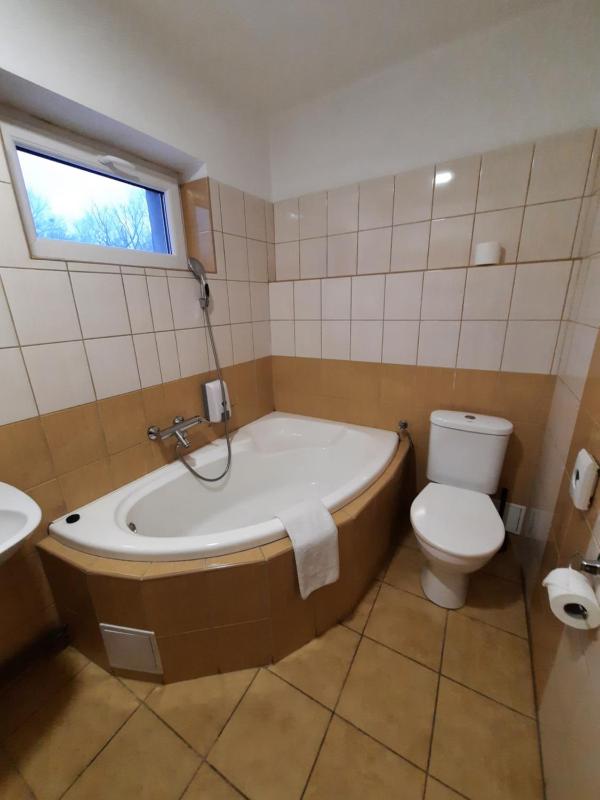 Triple Room with Bathroom image 4