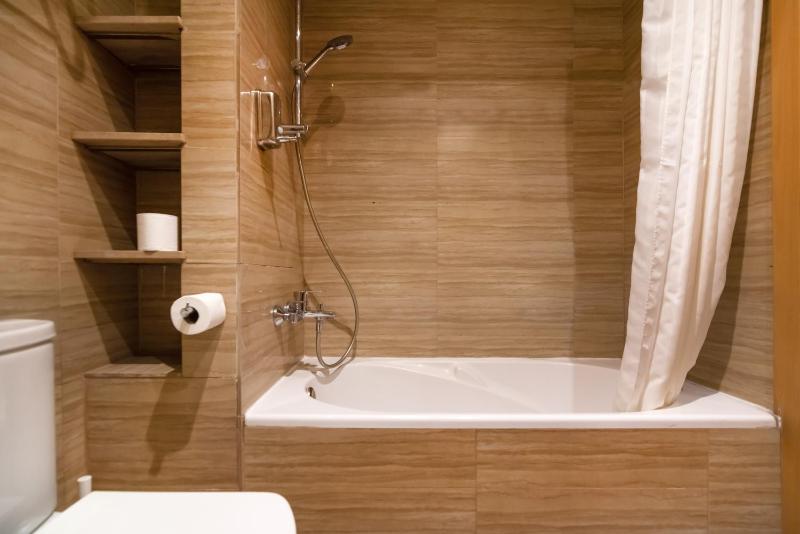 Standard Twin Room image 3