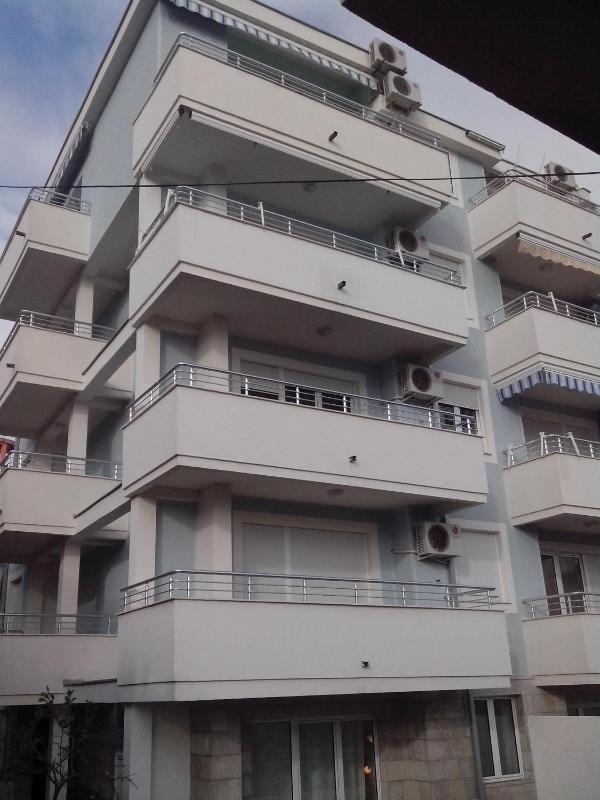 Studio with Balcony image 2