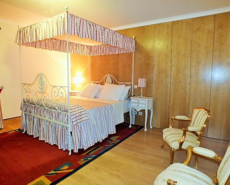 Double Room with Balcony image 4