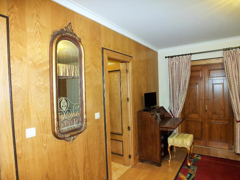 Double Room with Balcony image 3