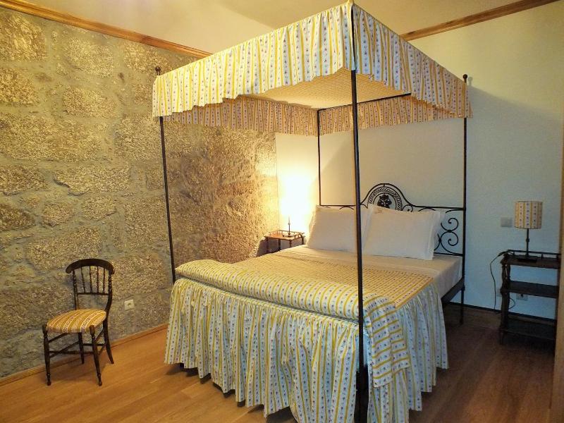 Double Room with Balcony image 2