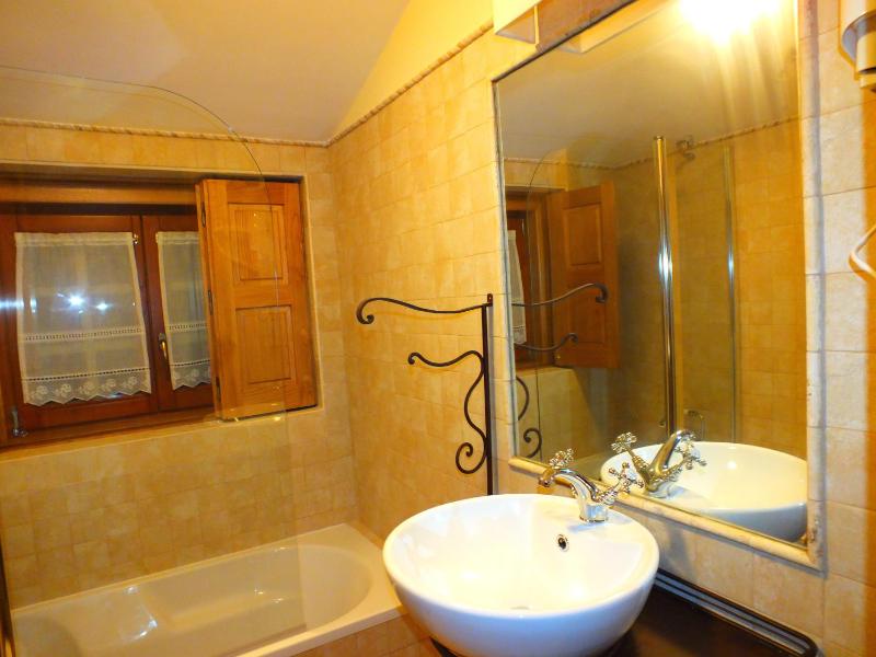 Standard Twin Room with Garden View image 2