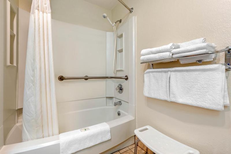 Standard Queen Room with Two Queen Beds and Tub - Accessible/Non-Smoking image 1