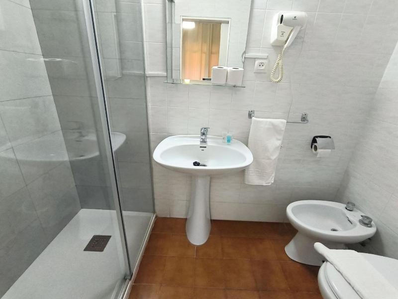 Double Room with Private Bathroom image 4