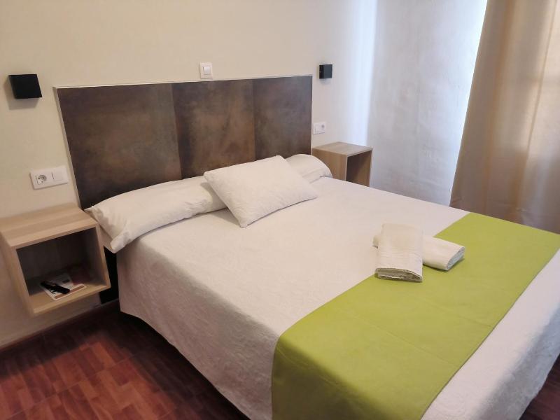 Double Room with Private Bathroom image 1