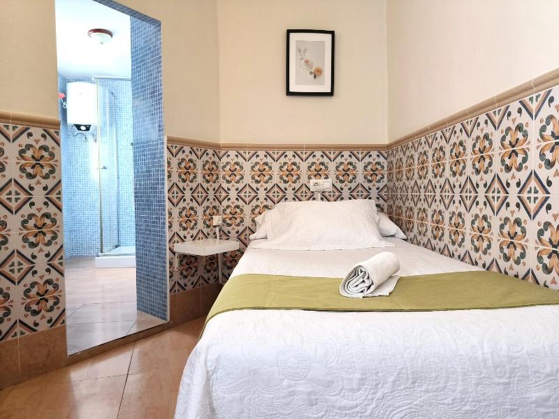 Single Room with Private Bathroom image 3