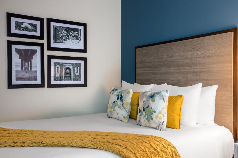 King Room - Hearing Accessible image 2