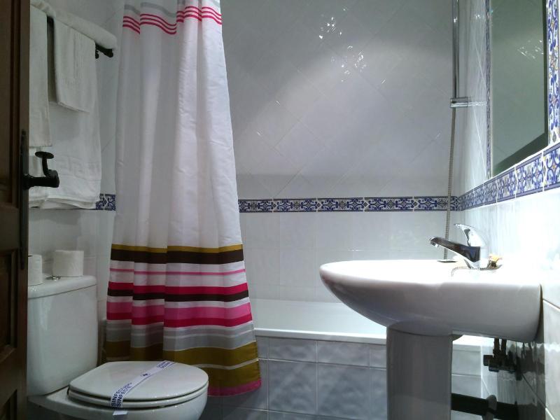 Quadruple Room with Pool View image 4