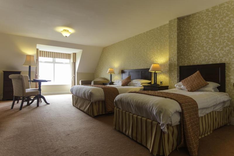 Superior Twin Room with Sea View image 1