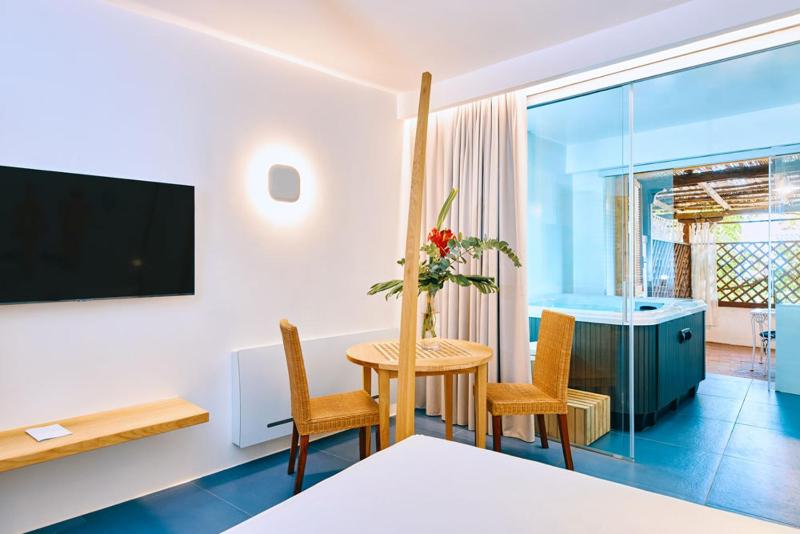 Suite with Spa Bath and Patio image 3