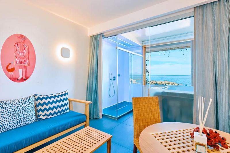 Suite with Hot Tub image 3