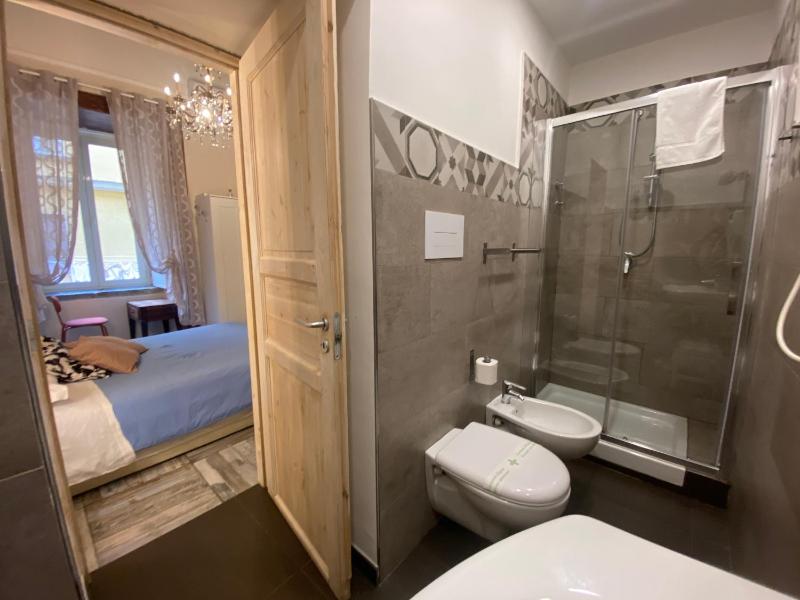 Double Room with Private Bathroom image 4