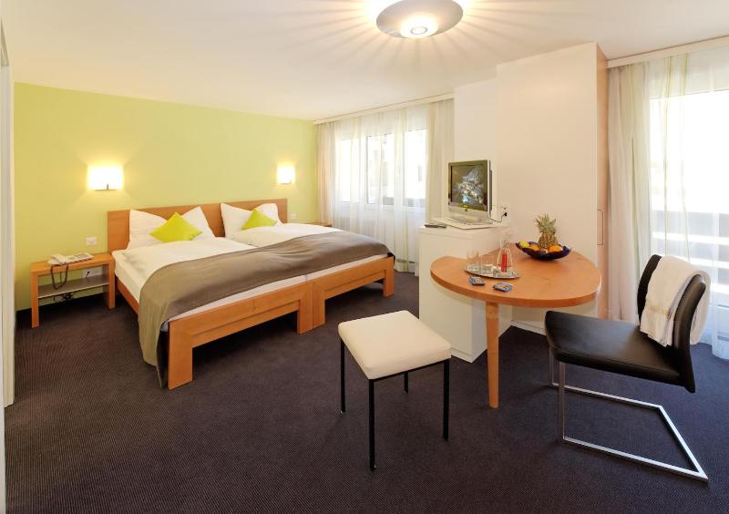 Deluxe Double Room image 4