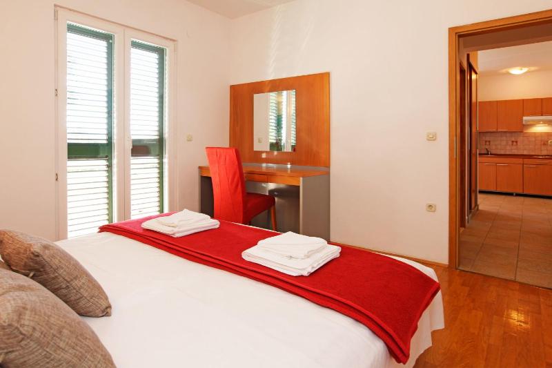 One-Bedroom Apartment with Balcony and Sea View image 3