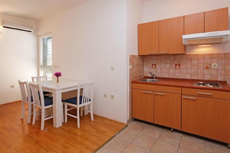 One-Bedroom Apartment image 2