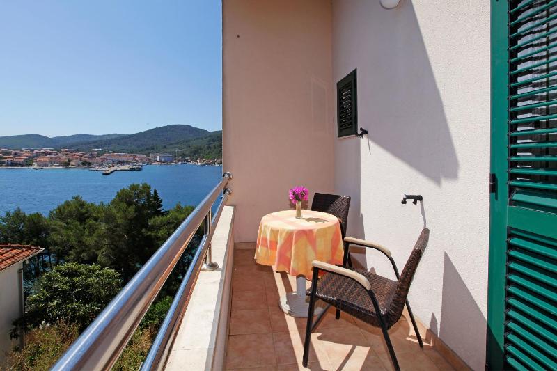 One-Bedroom Apartment with Balcony and Sea View image 4