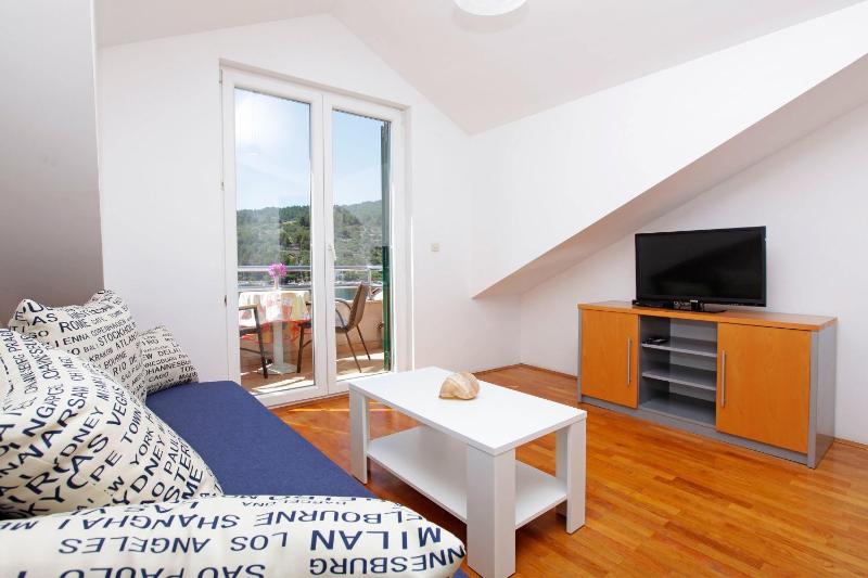 Special Offer - One-Bedroom Apartment with Balcony and Sea View - Complimentary Dinner Included image 1