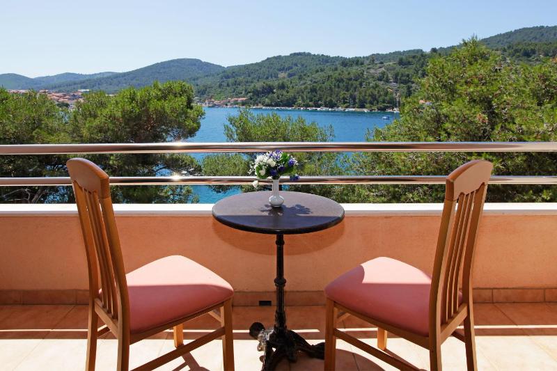 Double Room with Balcony and Sea View image 2
