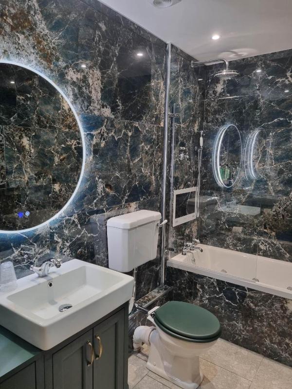 Captain Suite with whirlpool bath  image 4