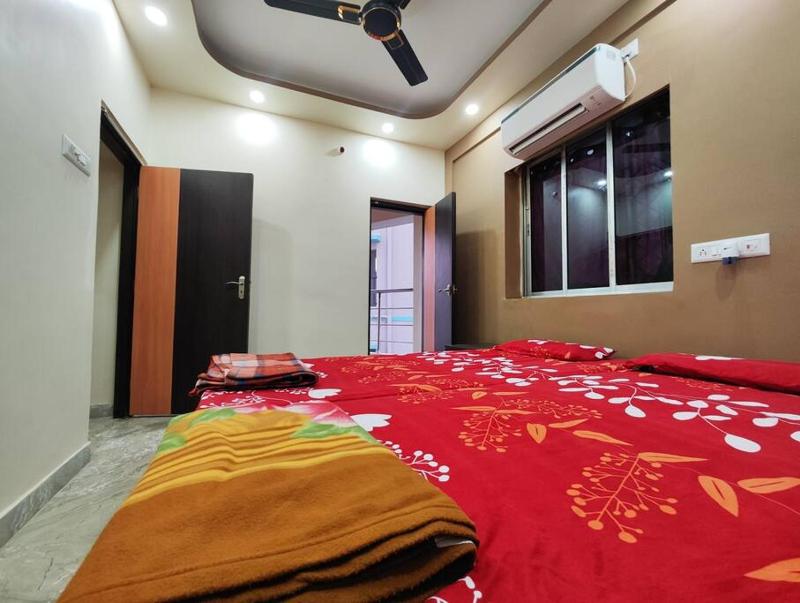 Stylish 2BHK Service Apartment Near Golpark - image 2