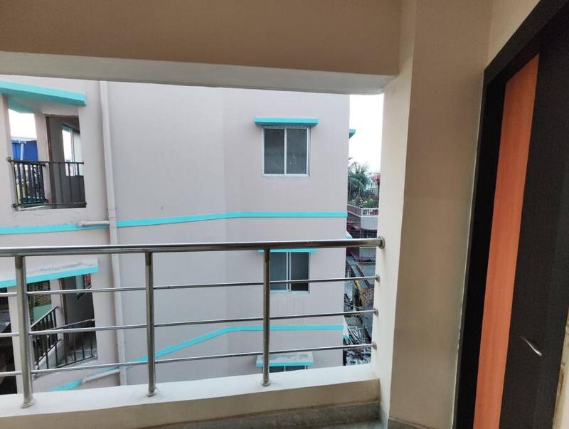 Stylish 2BHK Service Apartment Near Golpark - image 10