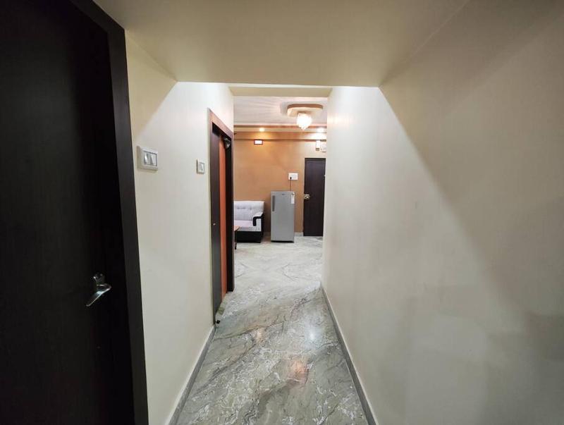 Stylish 2BHK Service Apartment Near Golpark - image 3