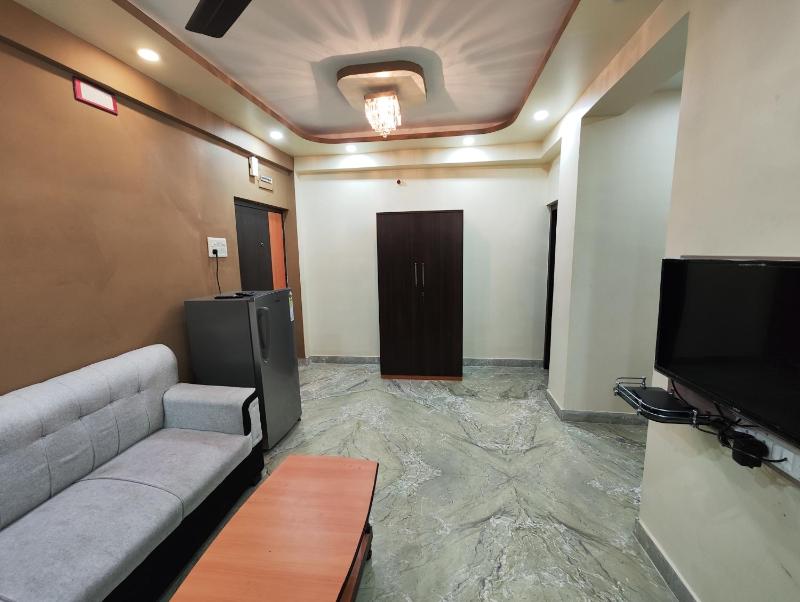 Stylish 2BHK Service Apartment Near Golpark - image 8