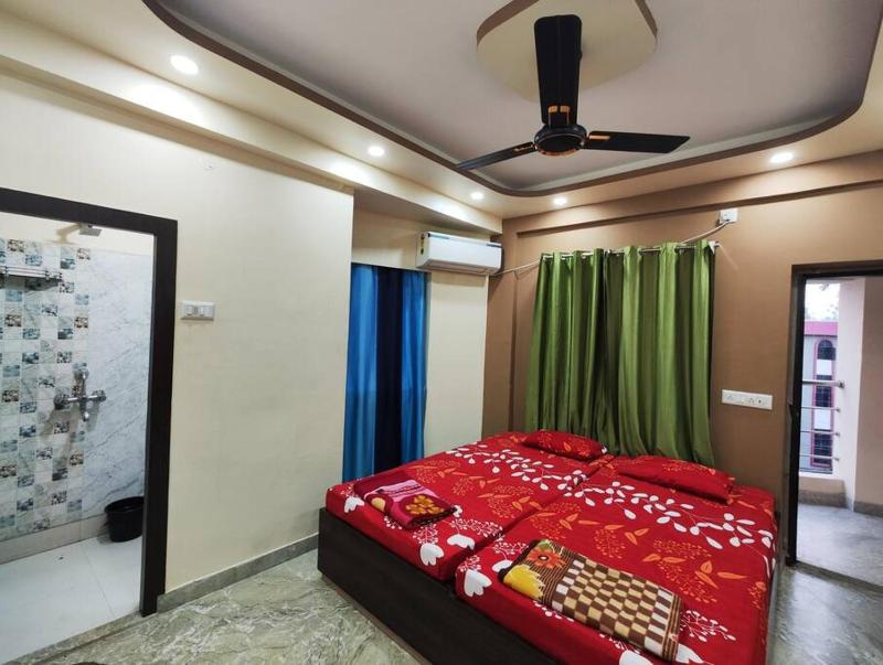 Stylish 2BHK Service Apartment Near Golpark - image 14