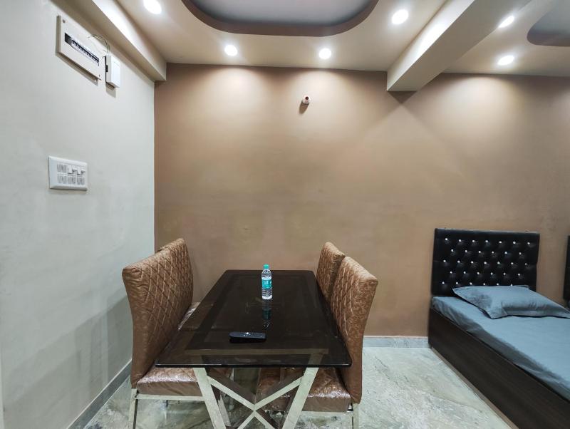 Massive 3BHK Serviced Apt for Big Groups & Family - image 3
