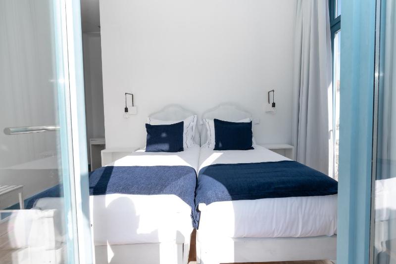 Superior Twin Room with Garden View image 4