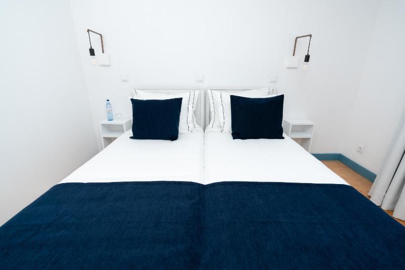 Standard Twin Room image 1