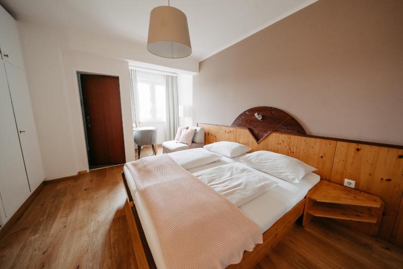 Double Room image 4
