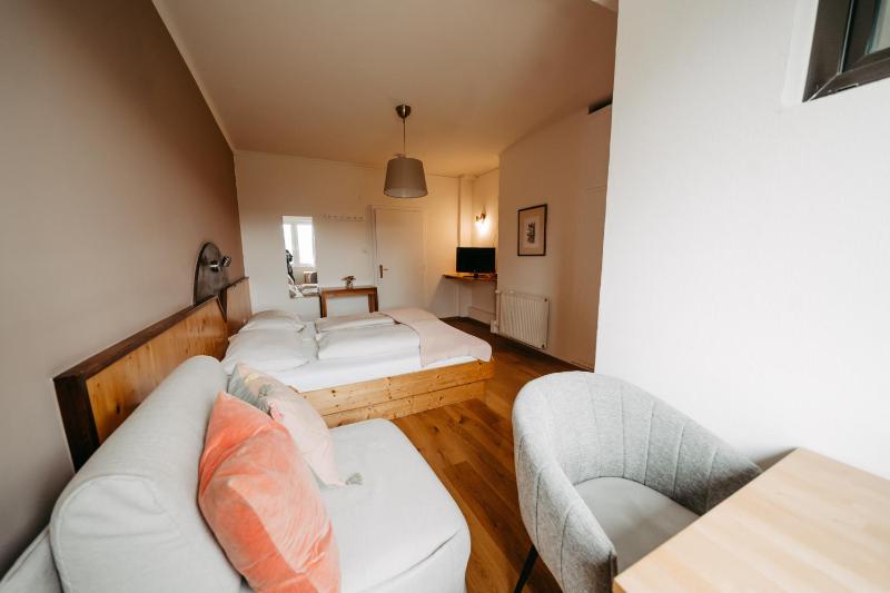 Double Room for Single Use image 4
