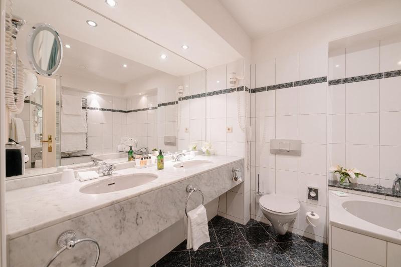 Junior Suite image 2