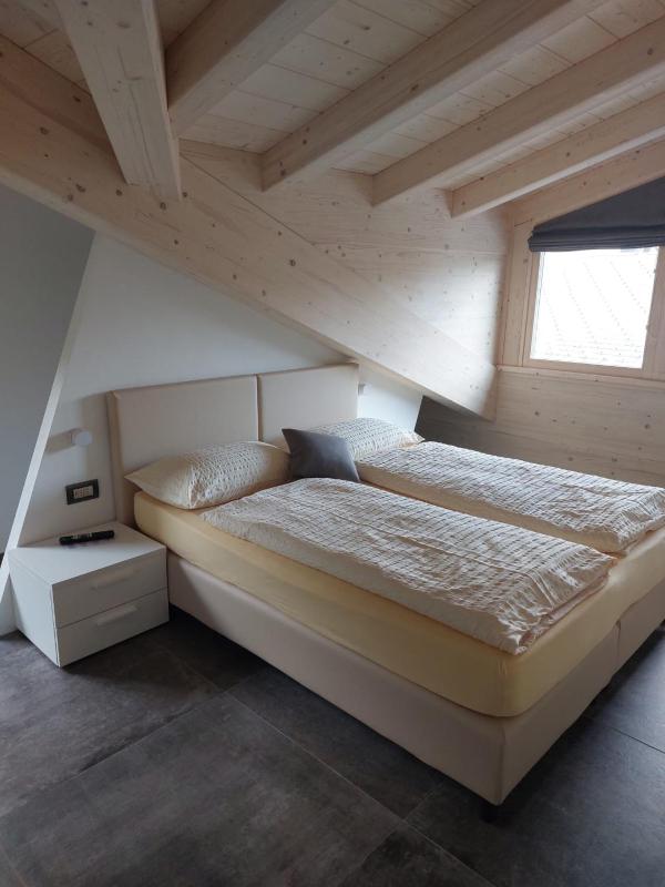 One-Bedroom Apartment image 4