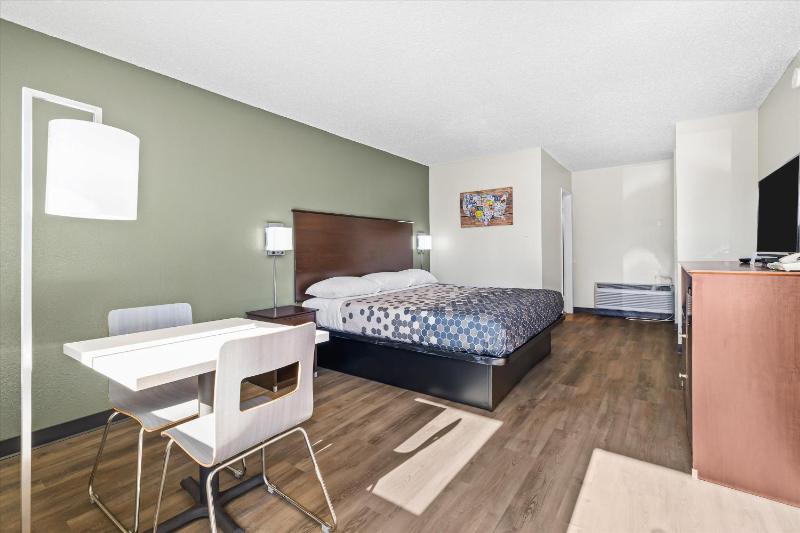King Room - Non-Smoking image 4